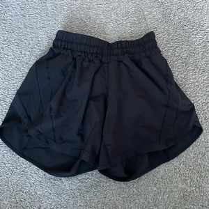 NWT Lululemon Track That MR Short 5” Lined, Size 4